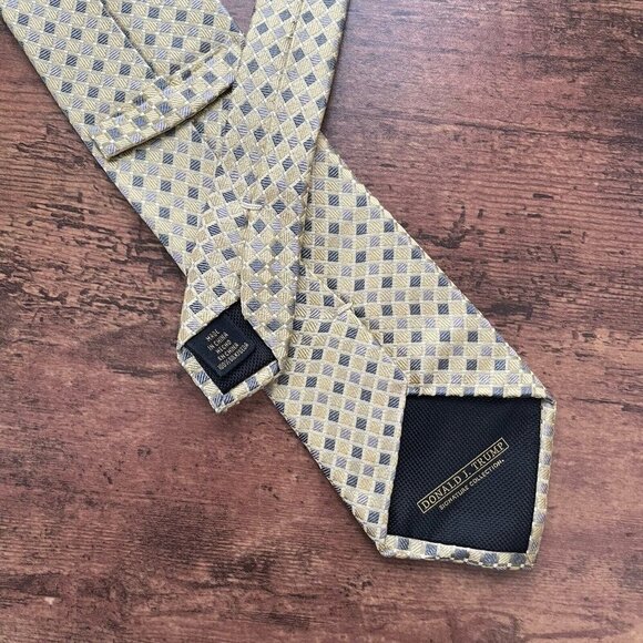 Donald J Trump Signature Collection Tie Gold Gray Silk Diamond Pattern Necktie - Picture 5 of 7